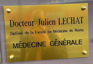 Dr. Julien LECHAT