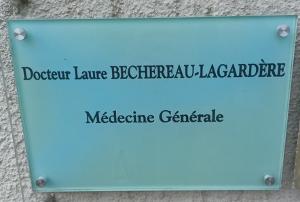Dr. Laure BECHEREAU- LAGARDERE