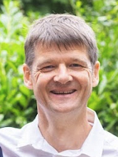 Dr. Thomas DERVAUX