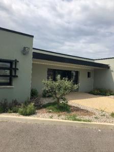 Dr. Victoria LIMOUSIN